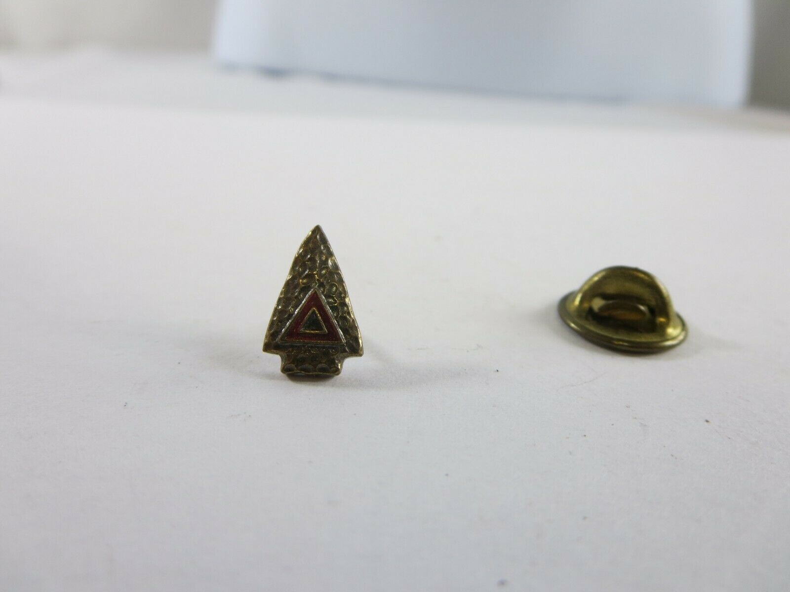 Vintage Ymca Arrowhead "indian Guide" Lapel Pin. Red Triangle Bronze/gold T Rp19