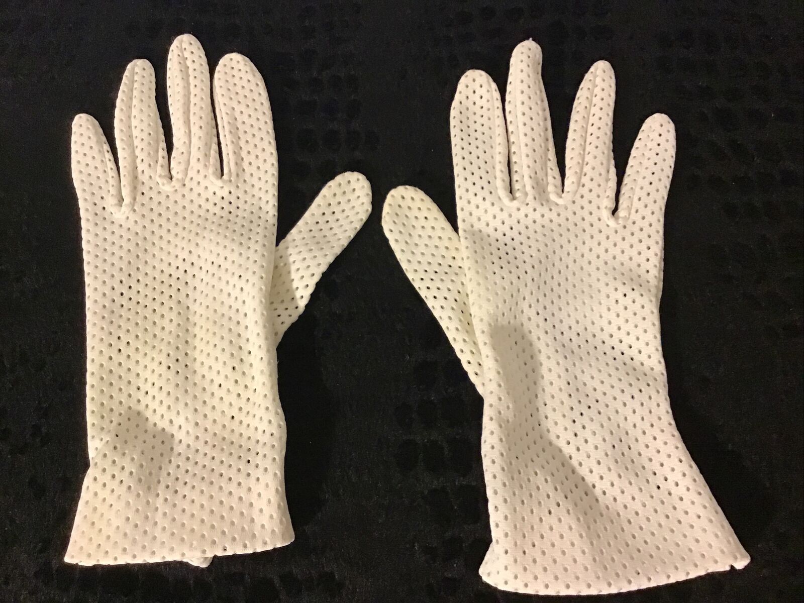 Vintage Hansen’s White Soft Nylon Ladies Vented Wrist Gloves Size 7 1960's