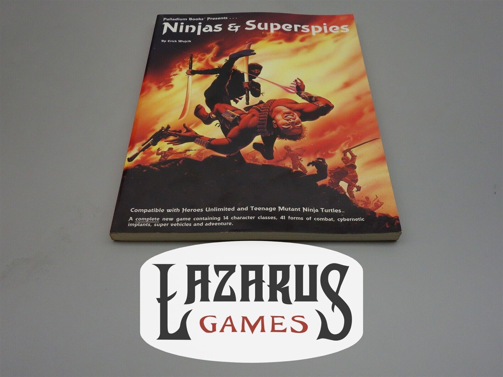 Palladium Fantasy Role-playing Game - Ninjas & Superspies (palladium Books)